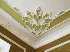Гипсовая лепнина и розетки: эффектное средство оформления потолка